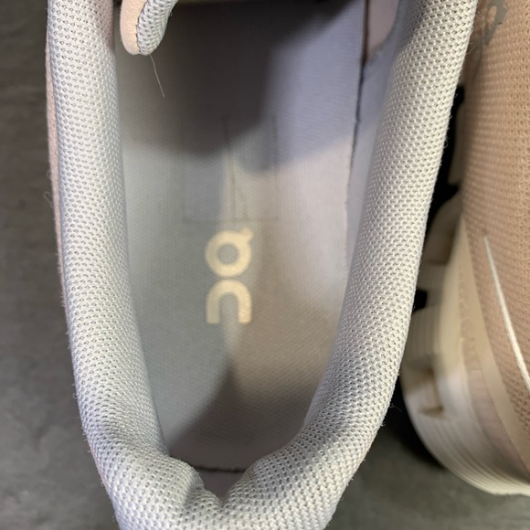 On Cloud 5 Women’s Running Walking Sneakers Pink & Grey Shoe Size- 9 - Picture 8 of 11